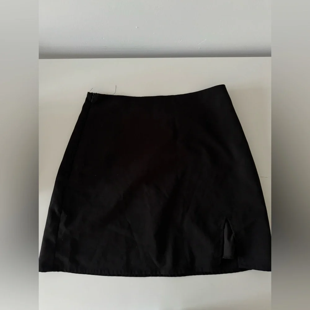 SHEIN SOLID SPLIT HEM SKIRT BLACK SIZE SMALL - Picture 9 of 11